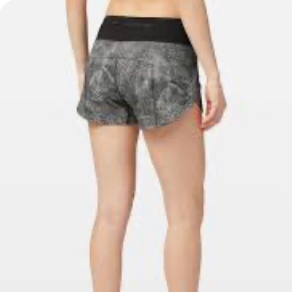 Lululemon Hotty Hot Short limited addition Seawheeze series size 12 tall - Picture 10 of 10